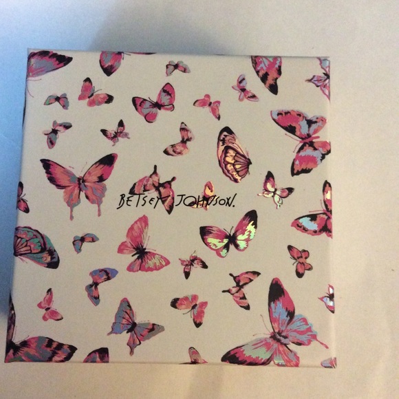 Betsey Johnson Flower Drop Earrings NWT - Picture 4 of 5